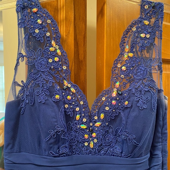 Formal Dress - Picture 2 of 4